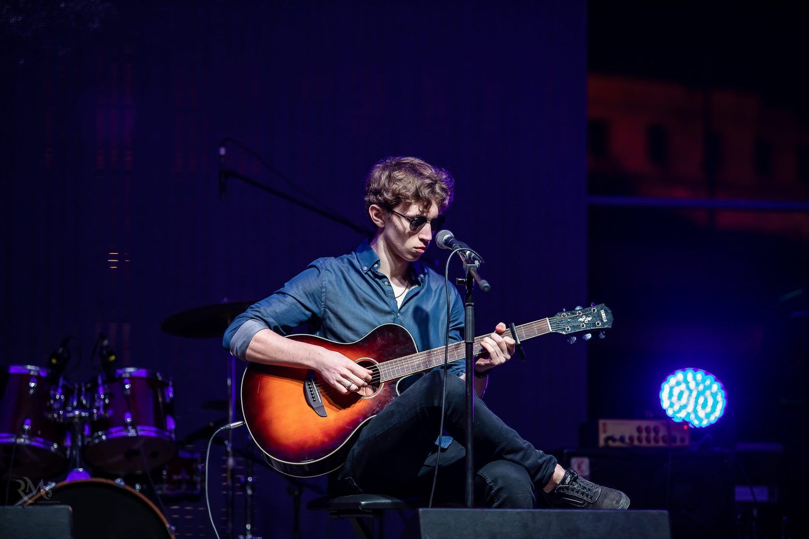Solo nastup gitarista na Full Moon Sailing Spectacleu