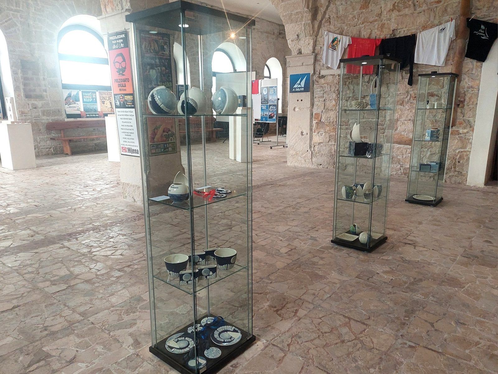 Vitrine na izložbi Pula pod jedrima