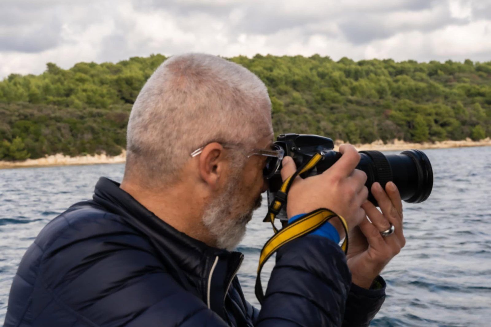 Fotograf na regatnom polju